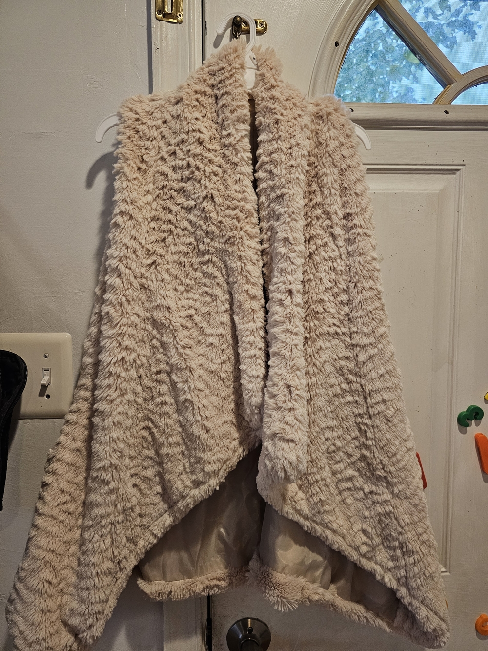Altar'd State Plush Open-Front Faux Fur Vest in Light Beige